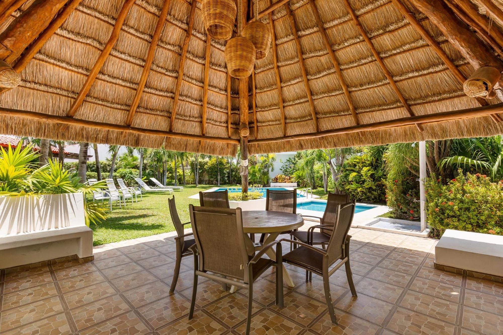 Large House - Walking To Beach - 10 Guests! Cancún Buitenkant foto